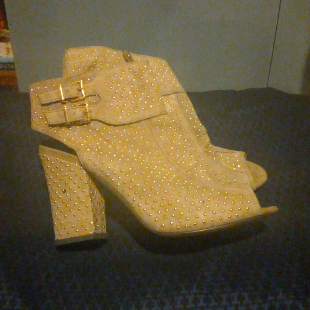 Ladies Shoes